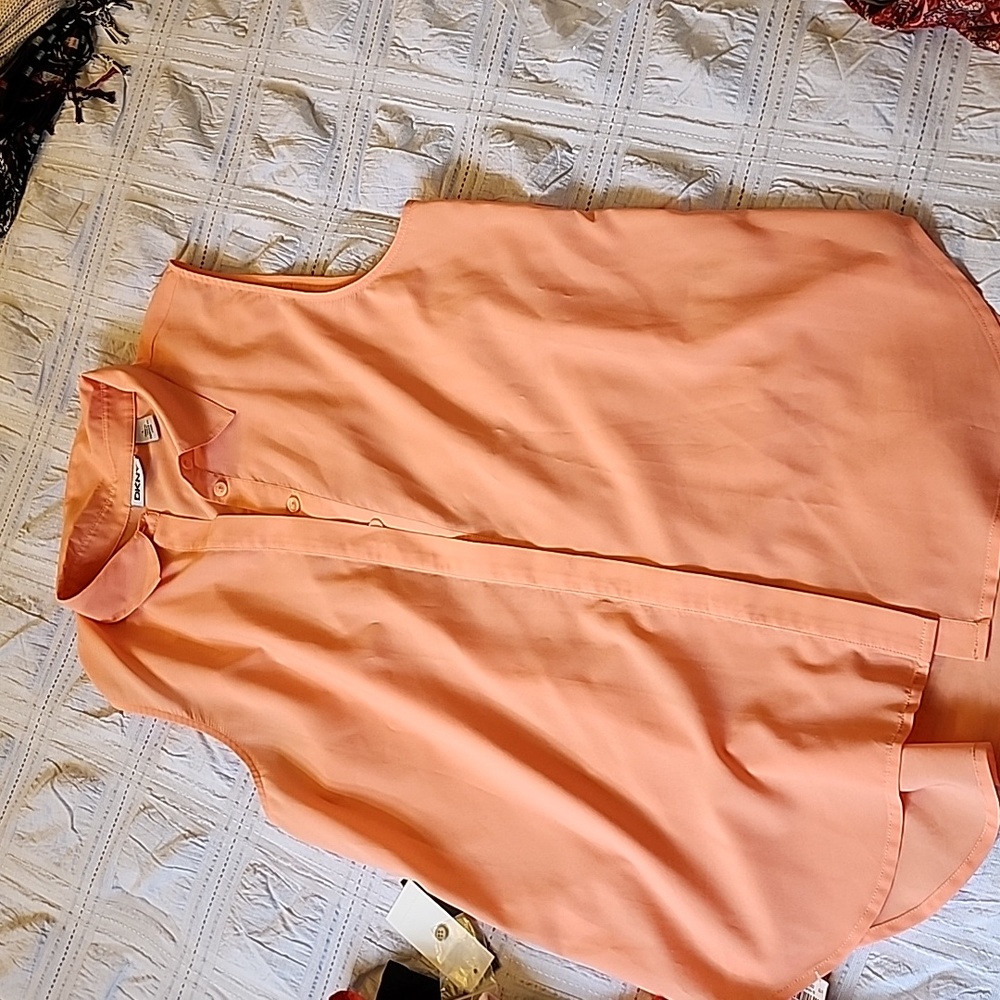 Sleeveless shirt